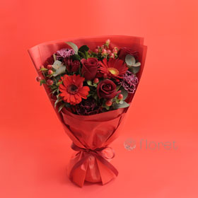 赤色の花束ブーケ