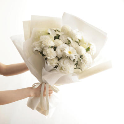 白い花のお供え花束L