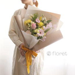 春のおしゃれなラッピング花束