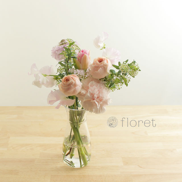 季節の花を入れたご自宅に飾る花（ピンク）6