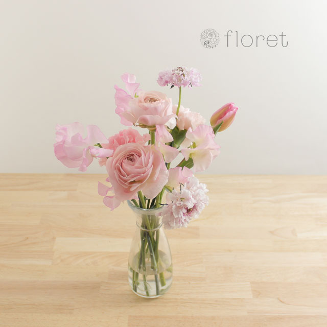 季節の花を入れたご自宅に飾る花（ピンク）2