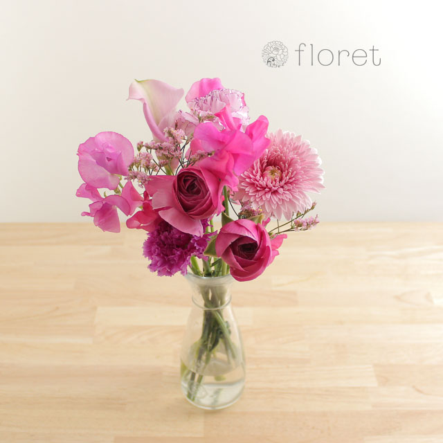 季節の花を入れたご自宅に飾る花（ピンク）3