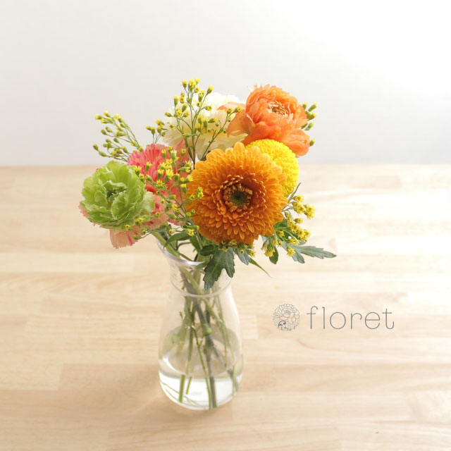 季節の花を入れたご自宅に飾る花（黄色オレンジ）7